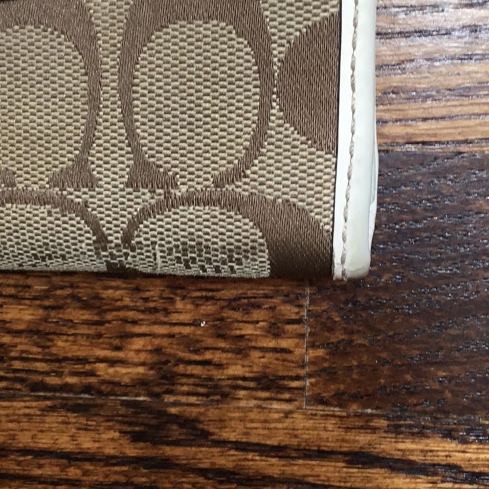 Coach Classic Wallet - Picture 3 of 9